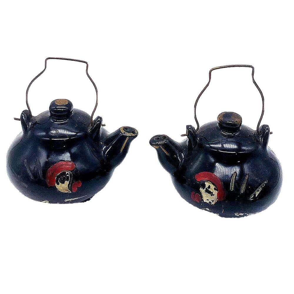 Vtg Miniature Japanese teapot Salt and Pepper Shaker Set